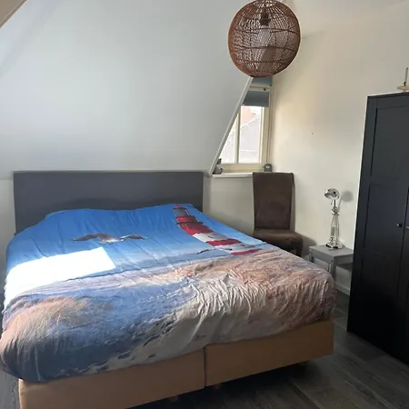 Logies En Koffie Achter De Diek Bed and Breakfast