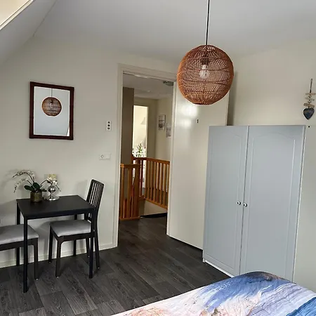 Logies En Koffie Achter De Diek Bed & Breakfast *